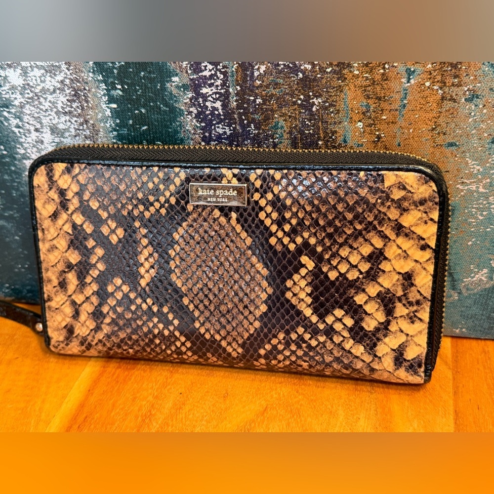 Kate Spade New York Snakeskin Embossed Continental Zip Wallet – Tan/Black